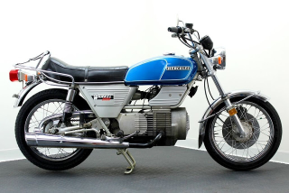 Illustration for article titled This '76 Hercules W-2000 Is A Rotary Powered Unicorn Bidding For Less Than $5K